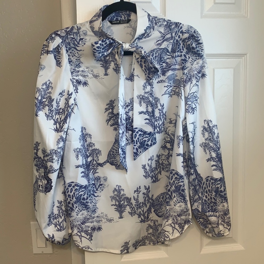 White and blue small blouse